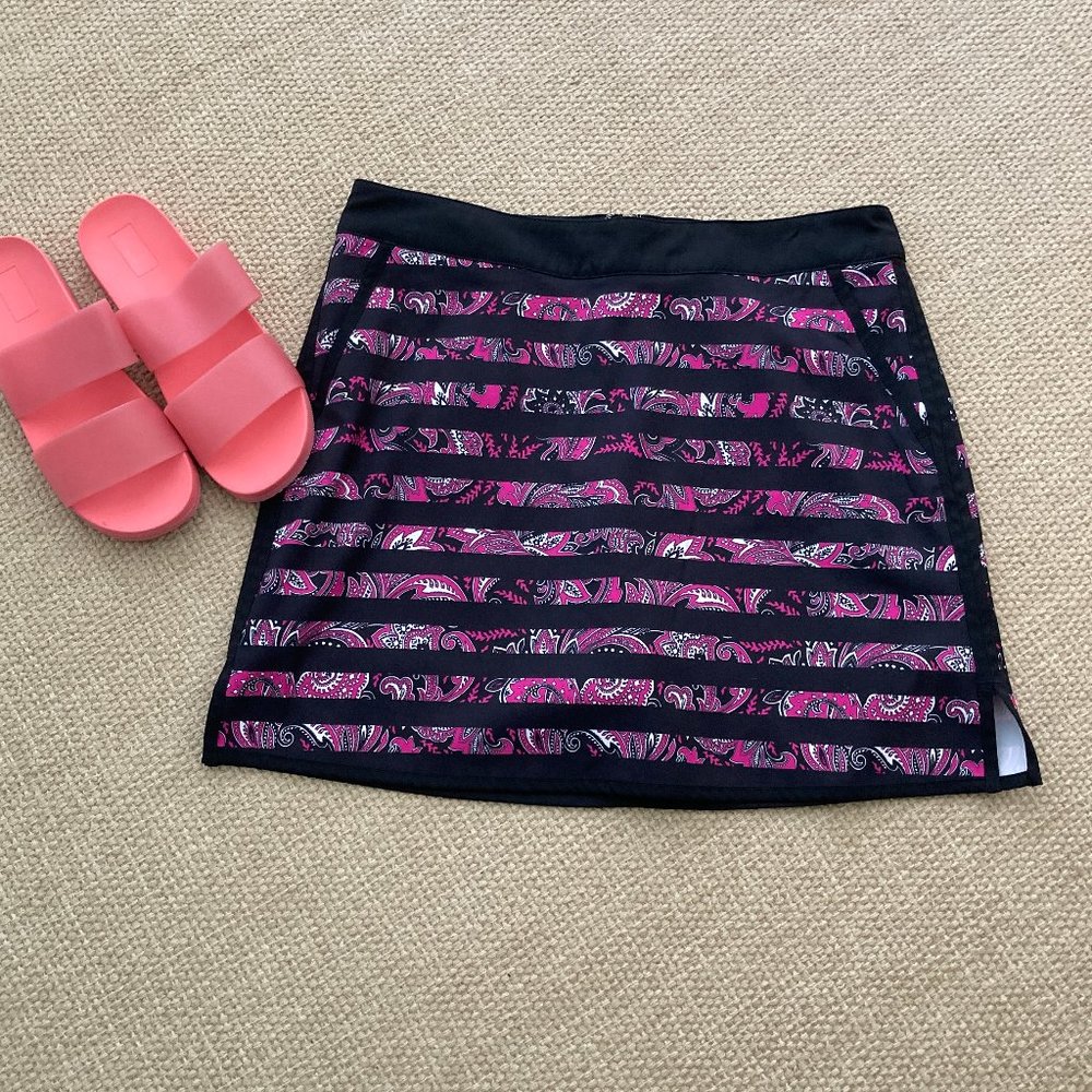 Lady Hagen Berry Black Paisley Stripe  Skort  8.  NWOT